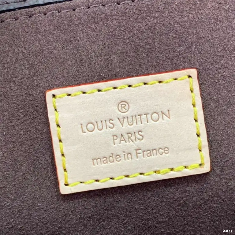 Bags 207B570039 LV 0711